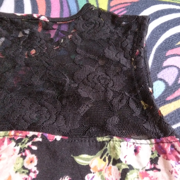 Shiela Rose - Lacey Flower Print Tank - NWT - Picture 7 of 10